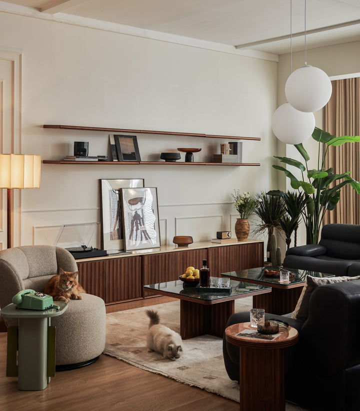 Hotel Paradiso TV Unit